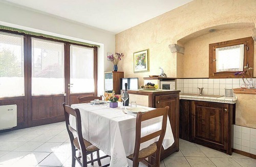 Miane House | Villa Marsica D: An elegant and welcoming apartment that is part of a villa immersed in a splendid landscape, in the heart of a wonderful little town, with Free WI-FI.