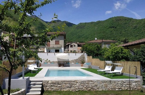 Miane House | Villa Marsica D: An elegant and welcoming apartment that is part of a villa immersed in a splendid landscape, in the heart of a wonderful little town, with Free WI-FI.