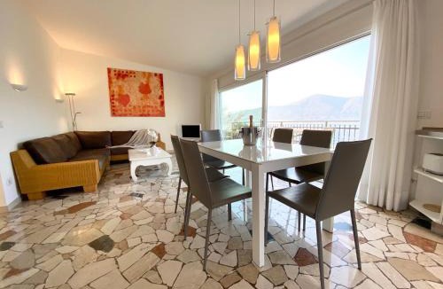 Porto Valtravaglia Villa | Villa Monte Sole