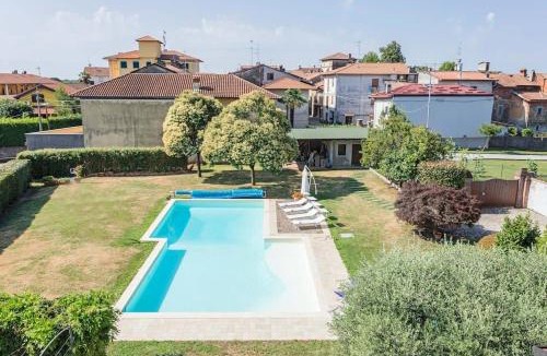 Divignano House | Villa near Milan with swimming pool