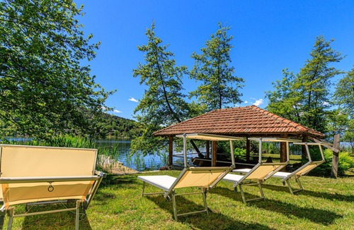Comabbio Villa | Villa Ninfea Pied Dans L'eau, Comabbio, Italy