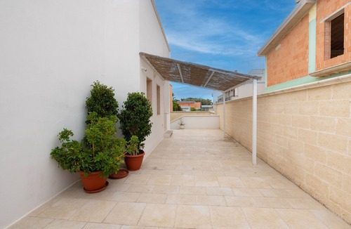 Lizzano Villa | Villa 'Palma 1' with Private Garden, Wi-Fi and Air Conditioning