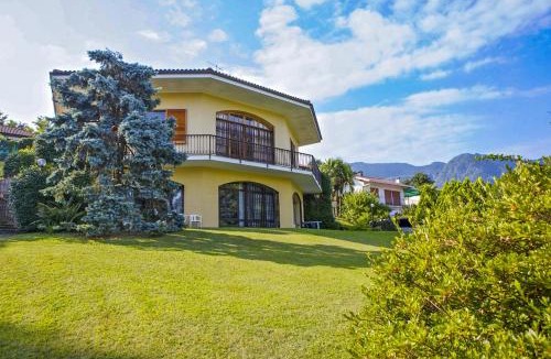Porto Valtravaglia Apartment | Villa Panorama
