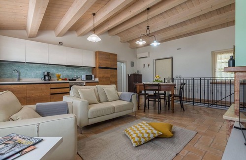 Fossombrone Villa | Villa Rosa 10 - Five Bedroom Villa, Sleeps 10