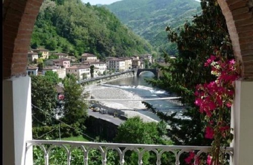 Bagni di Lucca Villa | Villa Rosalena 4 bed with stunning river views, splash pool,garden, walk to town
