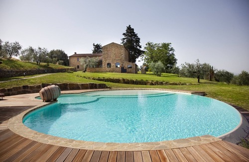 Poggibonsi Villa | Villa Rugiada Promoted By WeekHomes.com