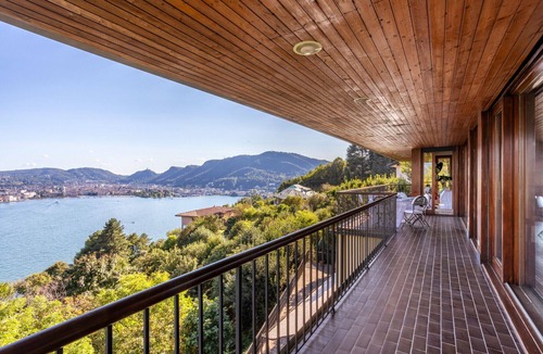 Como Villa | Villa San Pietro-Lake Views/AC/Parking/Jacuzzi/Gym