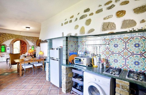Palinuro House | Villa Simpatia A: A characteristic and welcoming apartment situated at a short distance from the beach, with Free WI-FI.