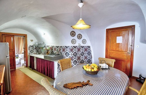 Palinuro House | Villa Simpatia B: A characteristic and welcoming apartment situated at a short distance from the beach, with Free WI-FI.