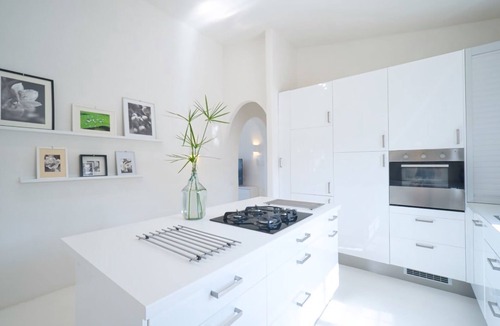 San Teodoro Villa | Villa 'Smeraldo' with Sea View, Wi-Fi and Air Conditioning