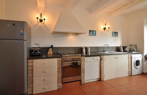 Penna San Giovanni Villa | Villa with a private pool, 6 bedrooms and wi-fi, 5 minutes walk to the village