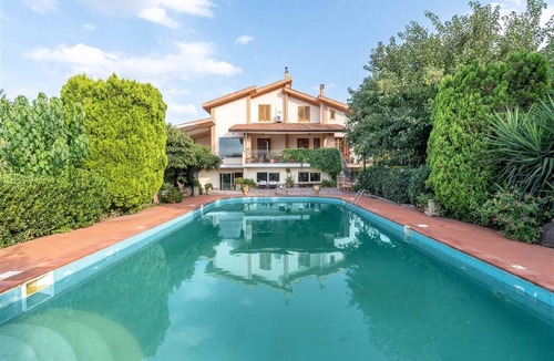 Misilmeri House | Villa with Pool, Pets & WiFi