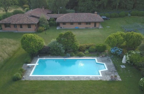 Vergiate House | Villa with pool,woods and garden