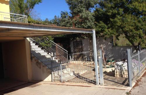 Loreto House | Villetta con giardino e parcheggio coperto