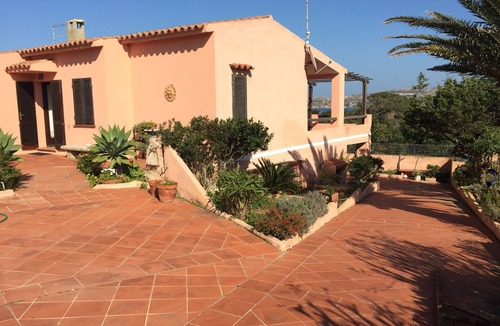 Villaggio Piras Cottage | Villetta RosaNew villa with garden a few minutes walk from the beach