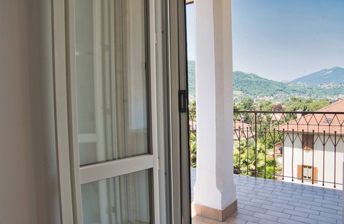 Calolziocorte Apartment | VistaLago Suite - Three Bedroom Apartment, Sleeps 6