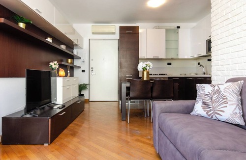 Segnano Apartment | VivimiHome Bicocca Comfort with Garage