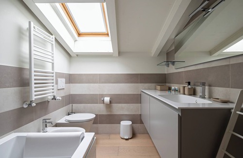 Monza House | Volta 40 - B - One Bedroom Guest House, Sleeps 4
