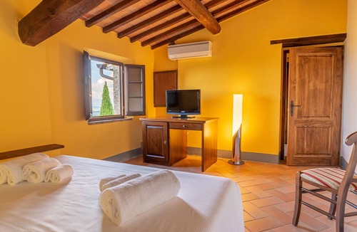 Montefollonico Apartment | Vrbo Property