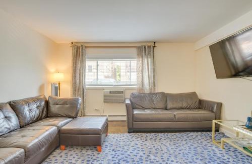 Skokie House | Walk to Train: Convenient Skokie Condo!