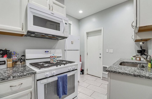 Lawrenceville House | Walkable Group Getaway! 5 Mi to Dtwn Pittsburgh