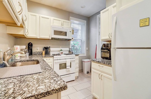 Lawrenceville House | Walkable Group Getaway! 5 Mi to Dtwn Pittsburgh