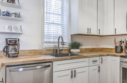 Central West End Apartment | Walkable Studio in Central West End | Near Barnes Jewish | St. Louis MO