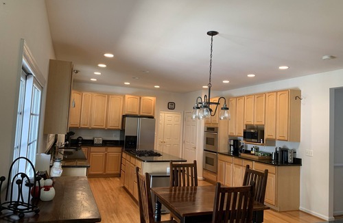 Edgewater House | Waterfront Cheerful 6 BR Home with Private Pier