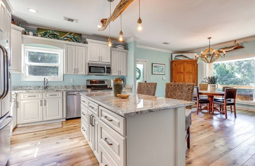 Gautier House | Waterfront Gulf Coast Home w/Outdoor Oasis!