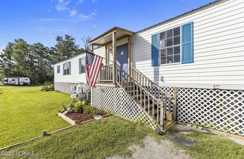 Merritt House | Waterfront mobile home with AC in quite Merritt NC!