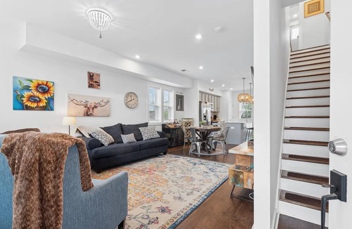 Madison House | "Waylon's Whisky Hideaway" 26 - sleeps 6