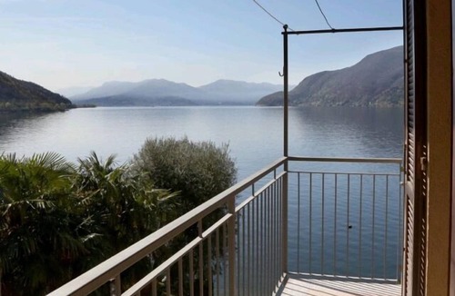 Tronzano Lago Maggiore House | Well-kept 3½-room apartment with large outdoor area & private beach