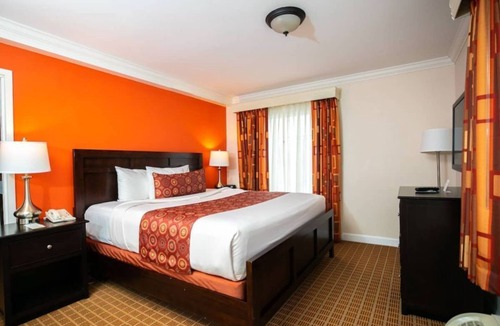 West Orange Hotel | West Orange Studio. Inviting Studio with Jacuzzi