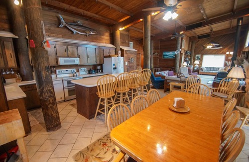 Whalehead Beach House | WH1091- Oceanfront- 6 BRs, Cargo Lift, Great Ocean Views Dog Friendly!