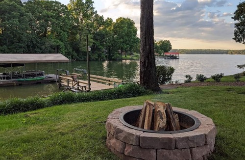 Lake Norman of Catawba House | What a View! Perfect Family Meeting Place!
