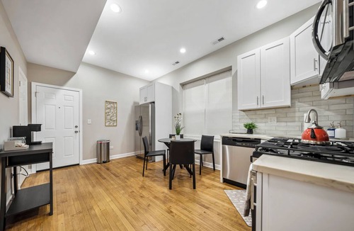 Berwyn Apartment | Where comfort begins- 2 bedrooms apartment, 15 min from Chicago
