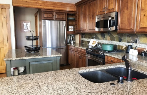 Wildernest House | Wildernest Lodge next to National Forest with kid and pet-friendly luxe interior