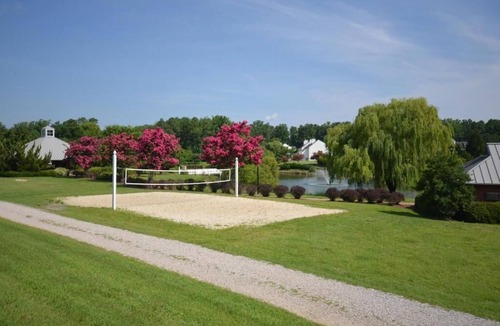 Berkeley Villa | Williamsburg | Historic Village Retreat | Pool & Tennis | 2BR