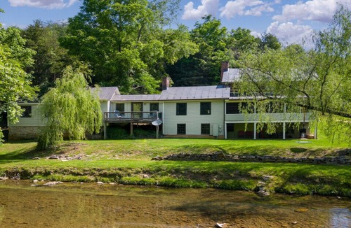 Lexington Cabin | Willow Haven Secluded Creekside Cabin