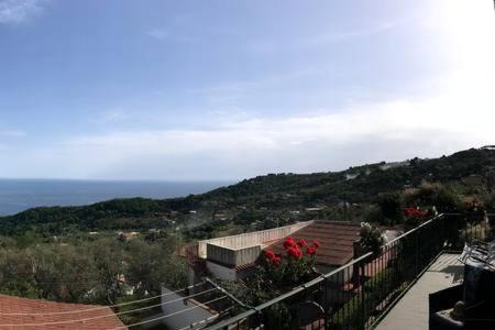 Sant'Agata sui Due Golfi House | Window on the sea