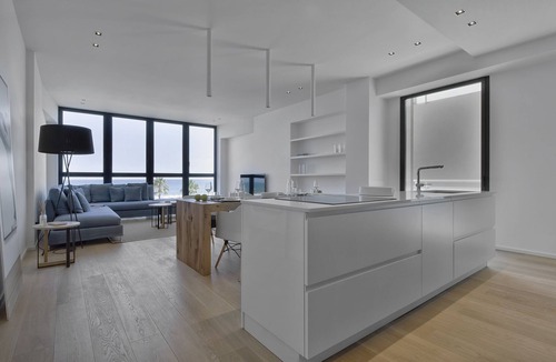 Riccione Apartment | Wonderful first-row apartment with bay window overlooking the sea.