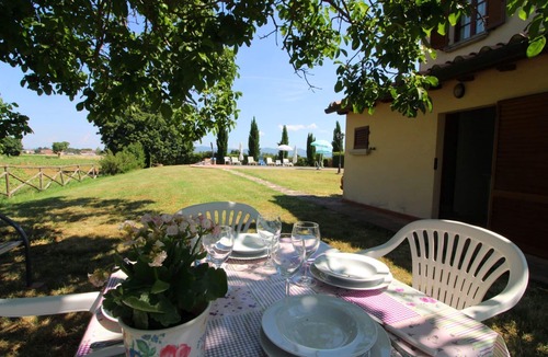 Marciano della Chiana Villa | Wonderful private villa for 9 people with WIFI, private pool, TV and pets allowed, close to Arezzo