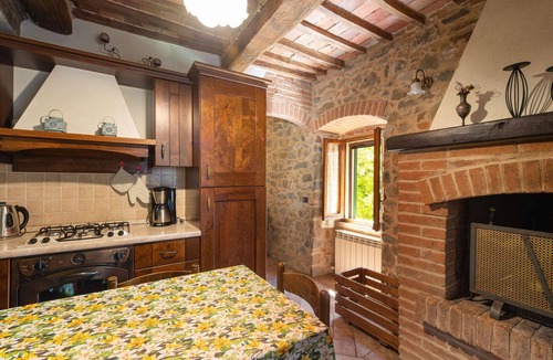 Montorgiali House | Wonderful private villa for 5 people with WIFI, A/C, hot tub, TV, patio and pets allowed