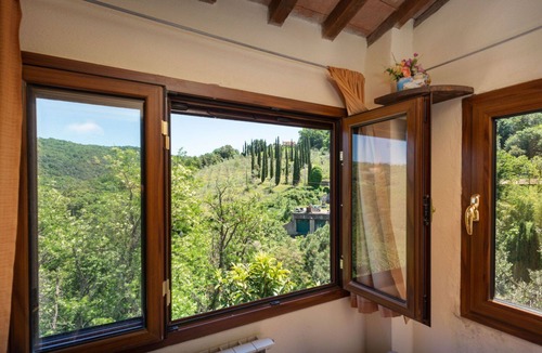 Montorgiali House | Wonderful private villa for 5 people with WIFI, A/C, hot tub, TV, patio and pets allowed