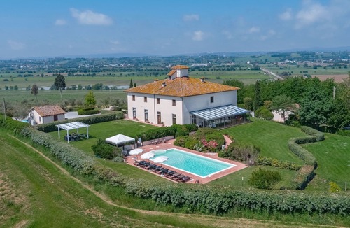 Le Piazze Villa | Wonderful private villa with hot tub, private pool, sauna, WIFI, A/C, TV, patio, close to Cortona