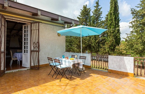 Rosciano House | Wonderful villa for 6 guests with hot tub, A/C, TV, terrace and parking