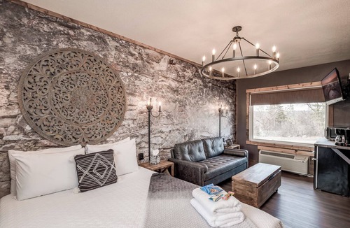Prescott Hotel | Work & Lounge Space | Free Parking