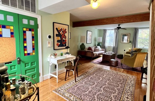 Fells Point Apartment | Wyatt's Saloon Guest House 2