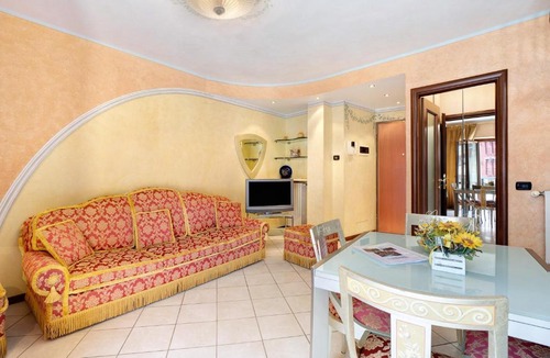 Omegna Apartment | Yellow House