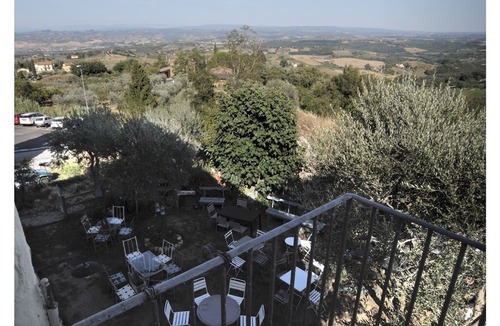 Gambassi Terme Bed & Breakfast | You face and touch the towers of San Giminignano